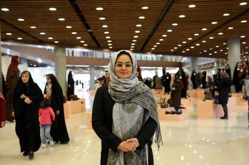 اغلب مدهای رایج از راه تبلیغات جهانی جریان ساز می شوند