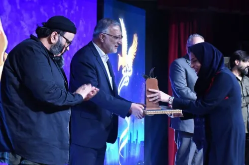 تهران، پایتخت شعر فارسی است