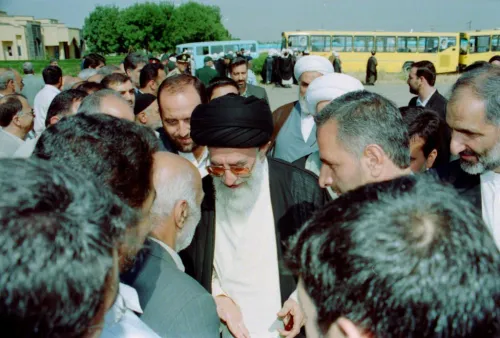 نشانه های رهبری قدرتمند و دغدغه مند در مرجعیت شهید آیت ا... خامنه ای