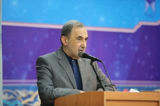 دانشگاه آزاد می تواند از پیشرفت علم و صنعت در كشور حمایت كند